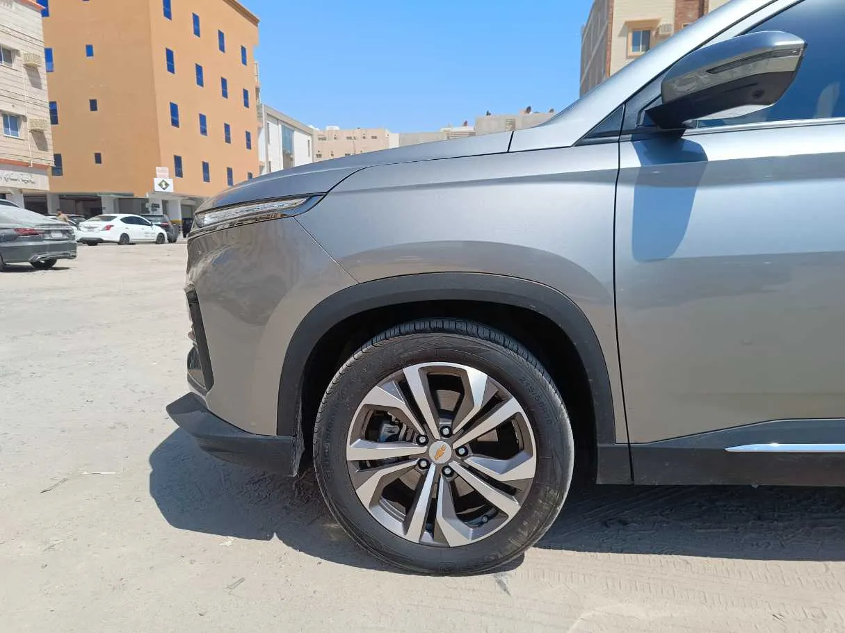 Car image 9