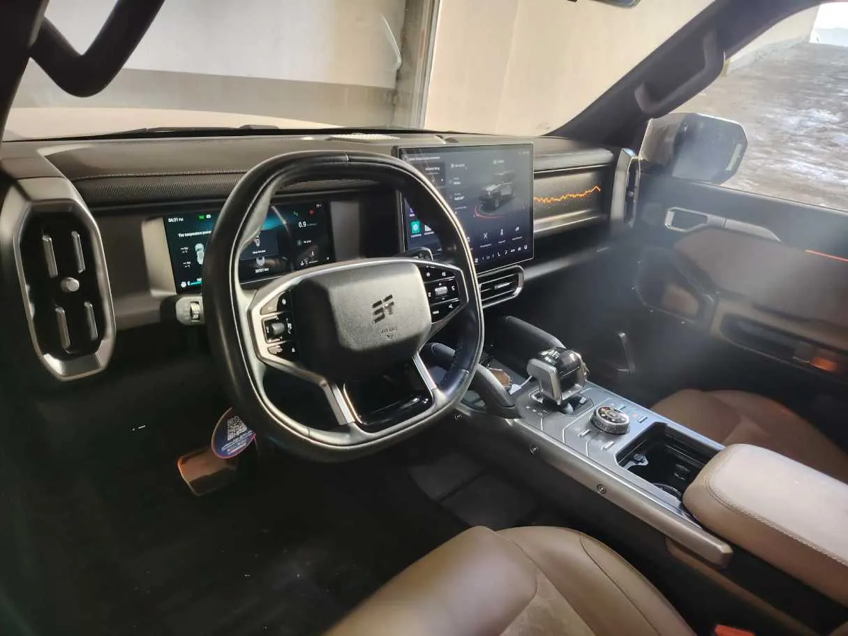 Car image 14