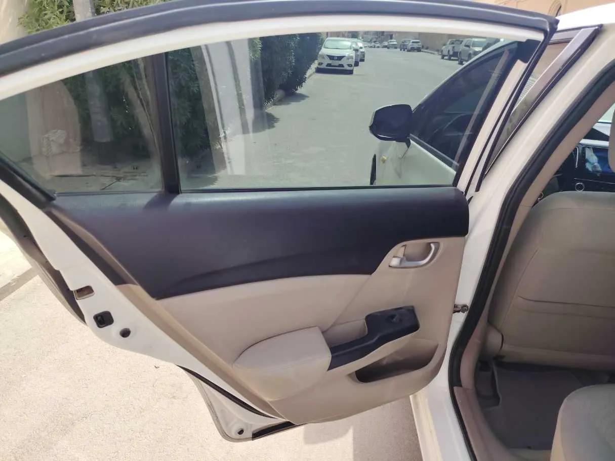 Car image 15