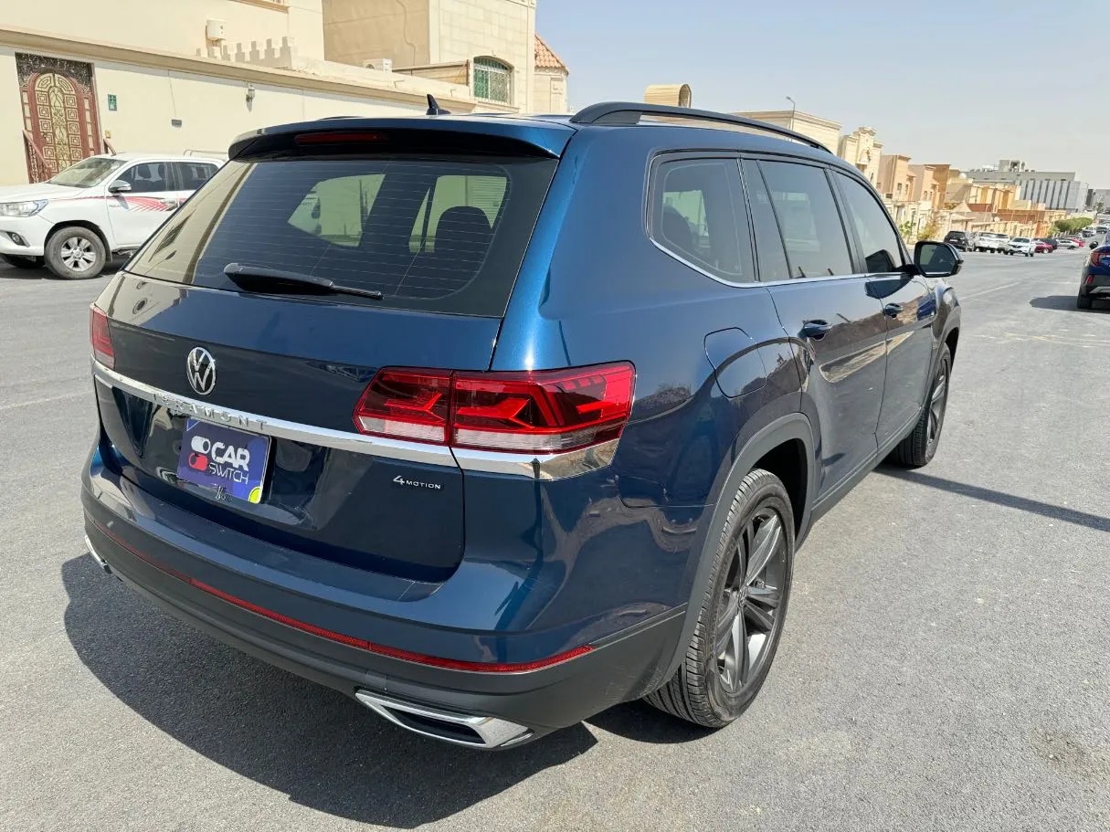 Car image 5