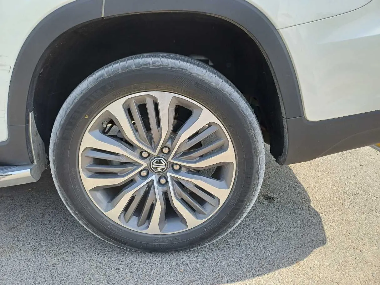 Car image 9