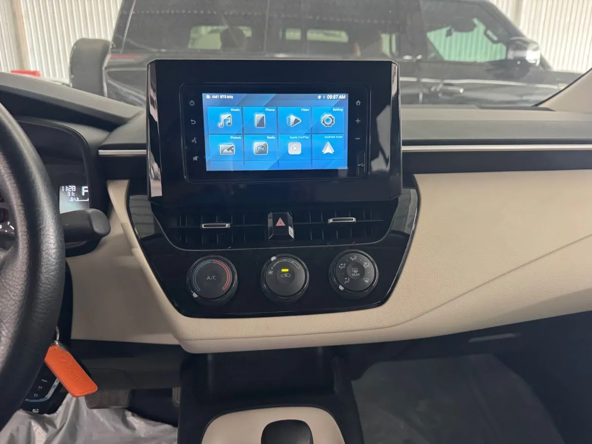 Car image 13