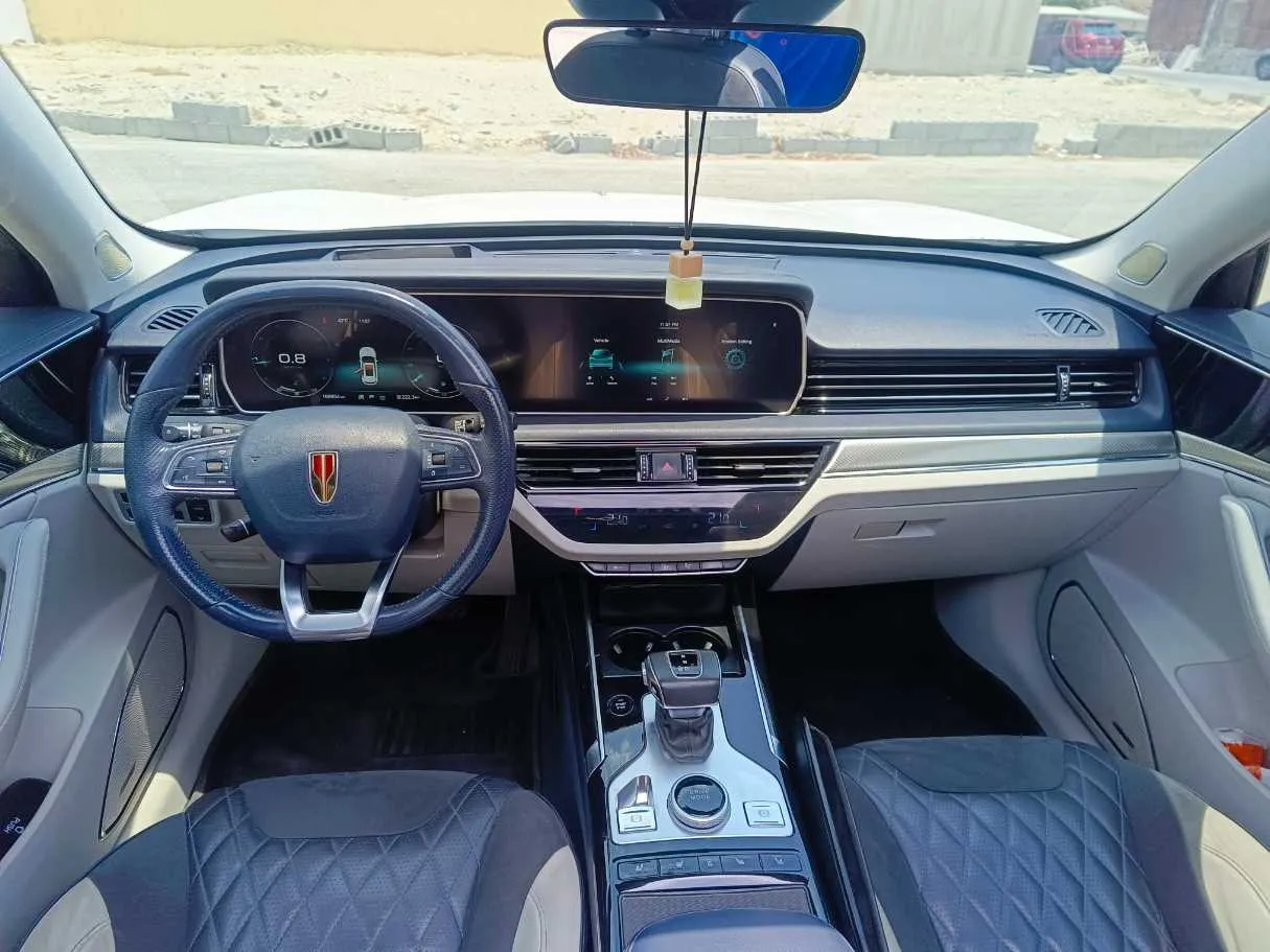 Car image 19