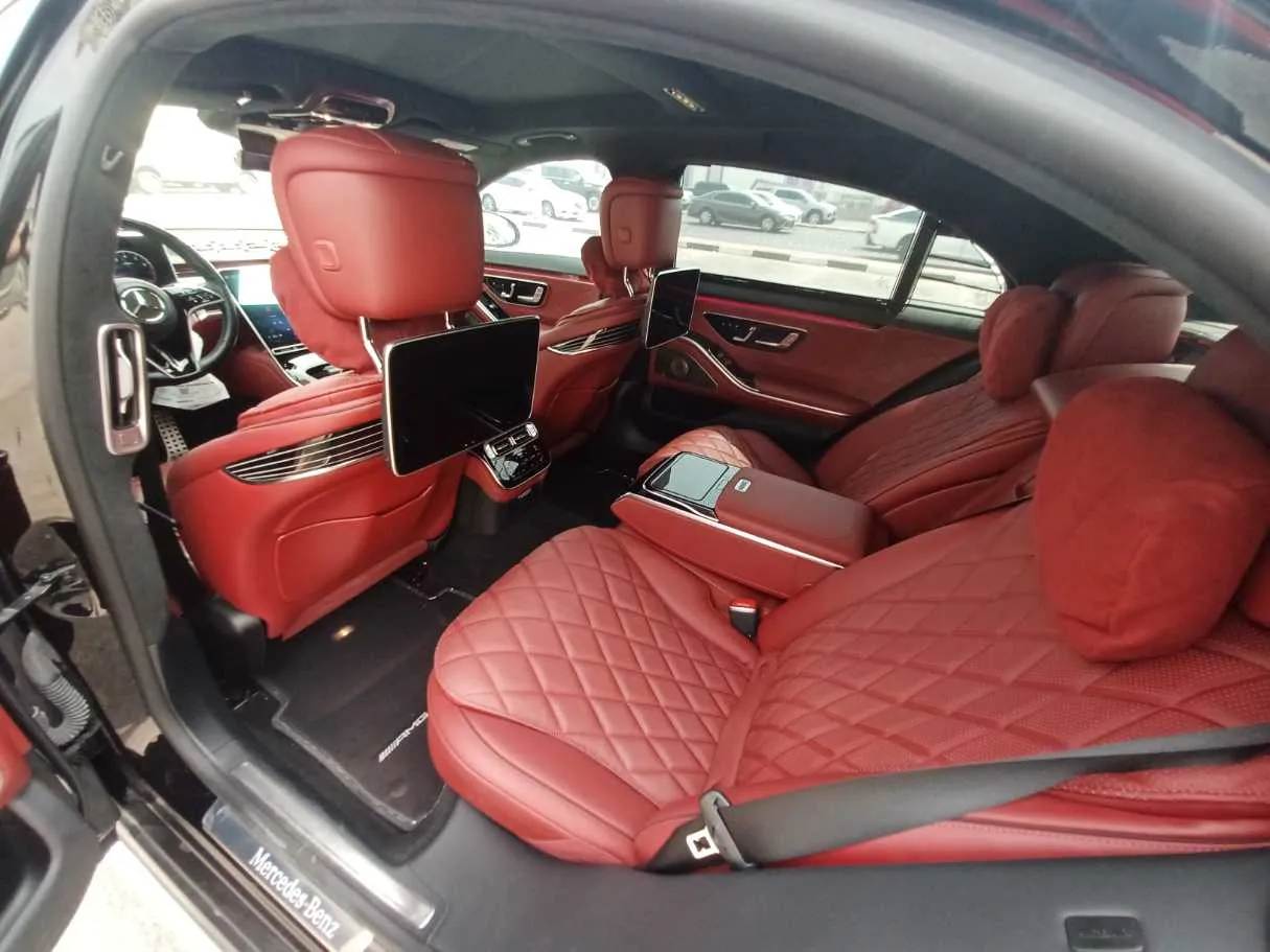 Car image 12
