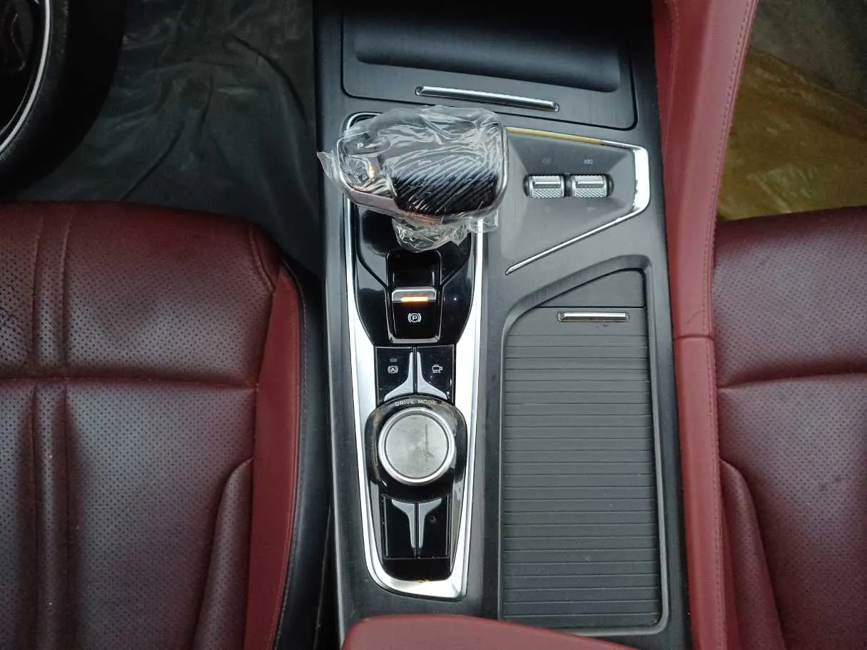 Car image 15