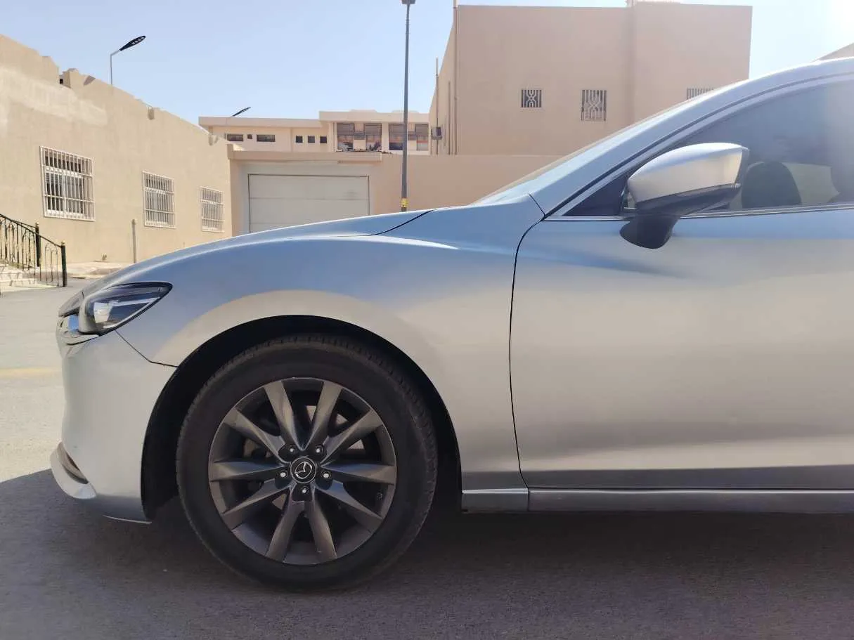 Car image 9