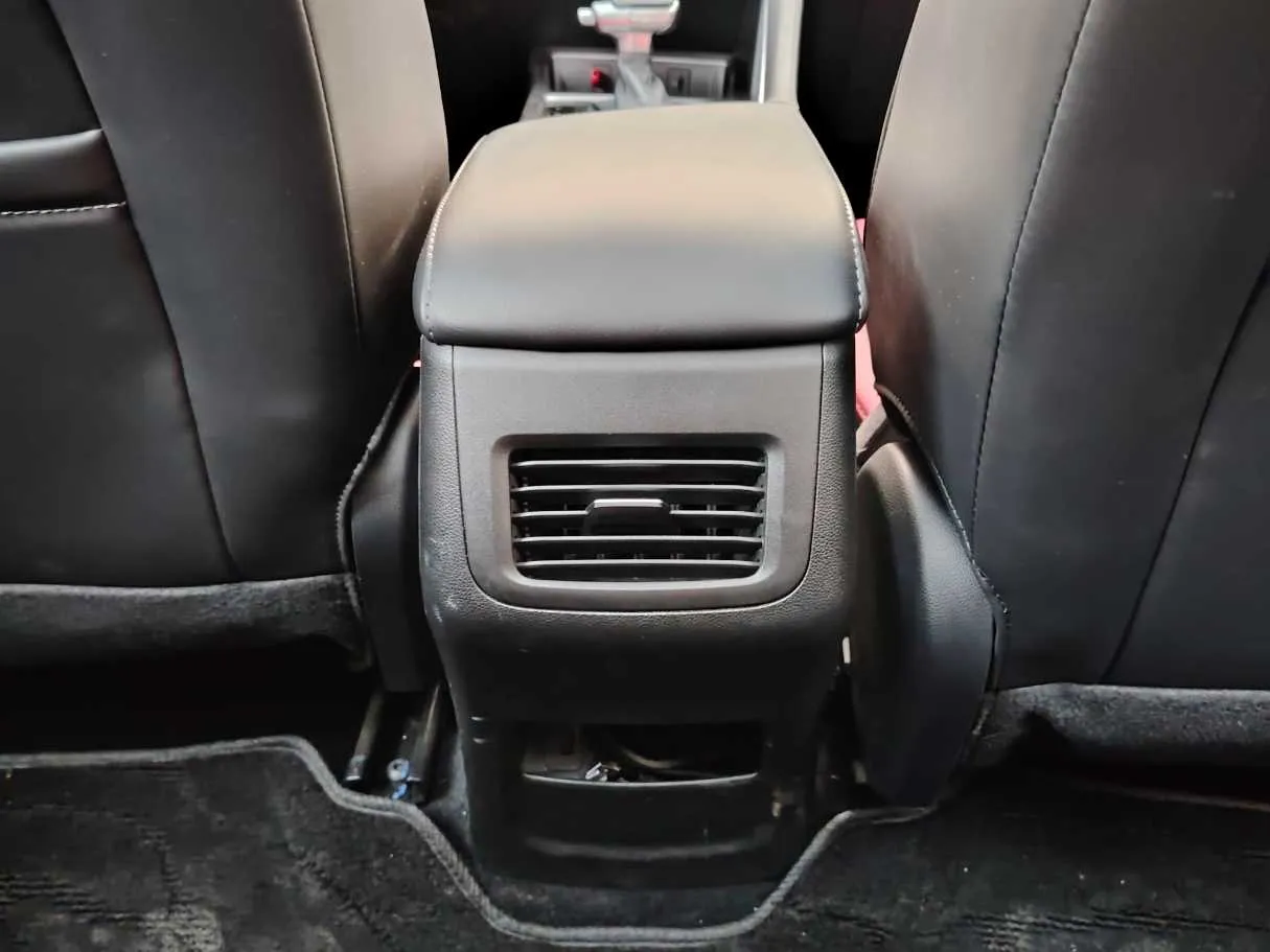 Car image 34
