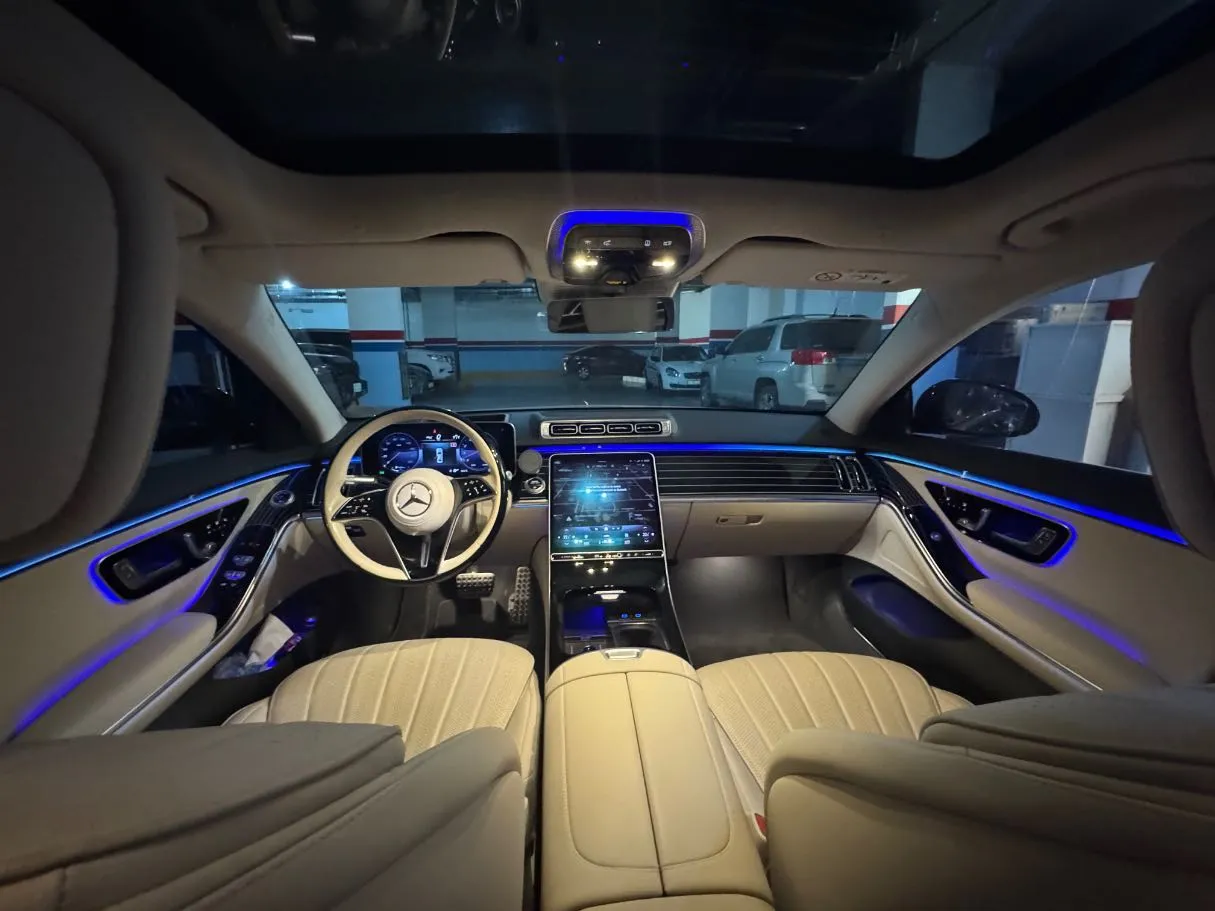 Car image 14