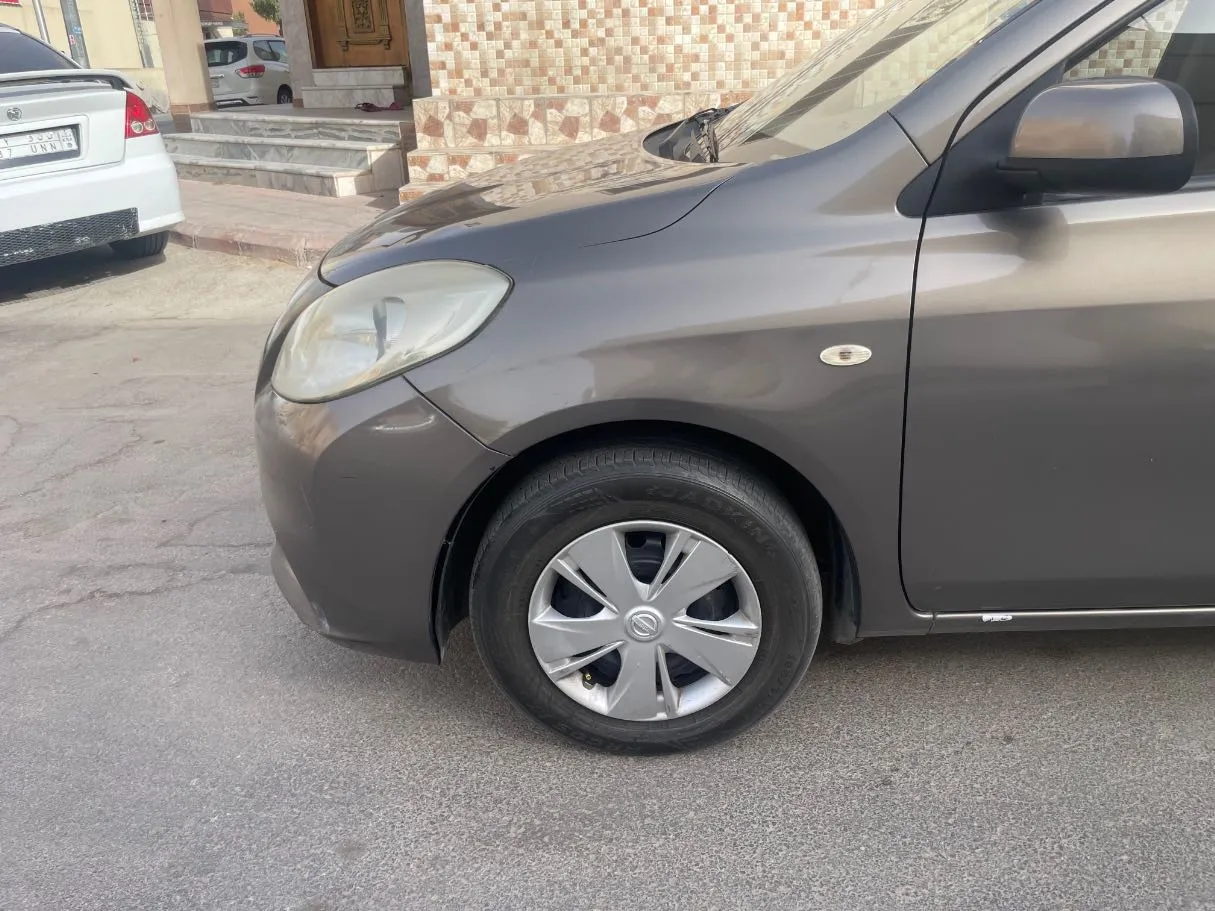 Car image 9