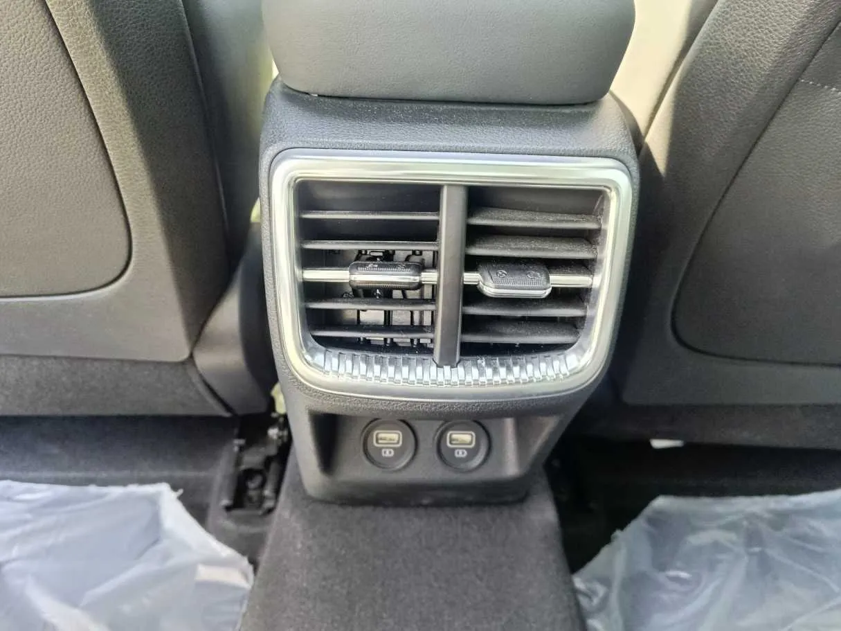Car image 34