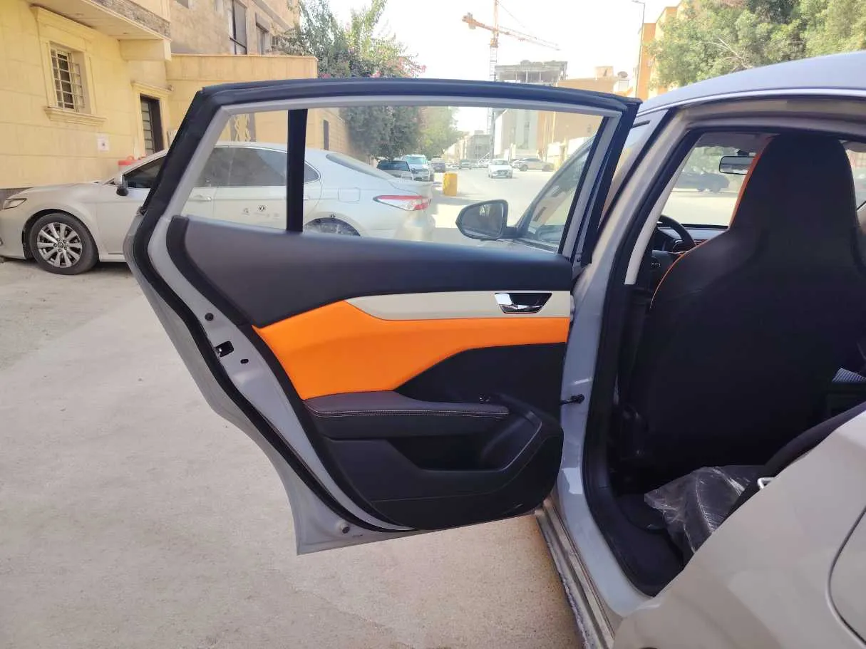 Car image 15