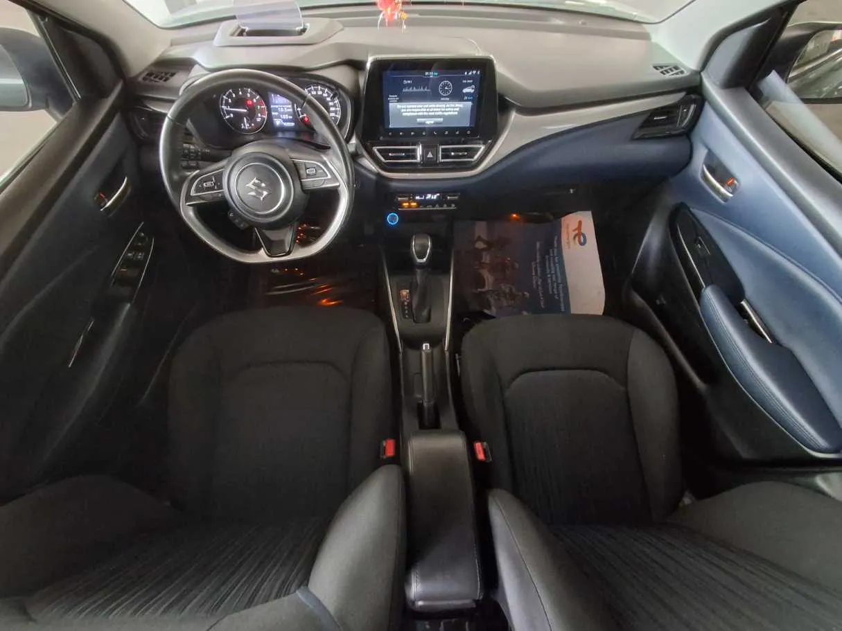 Car image 13