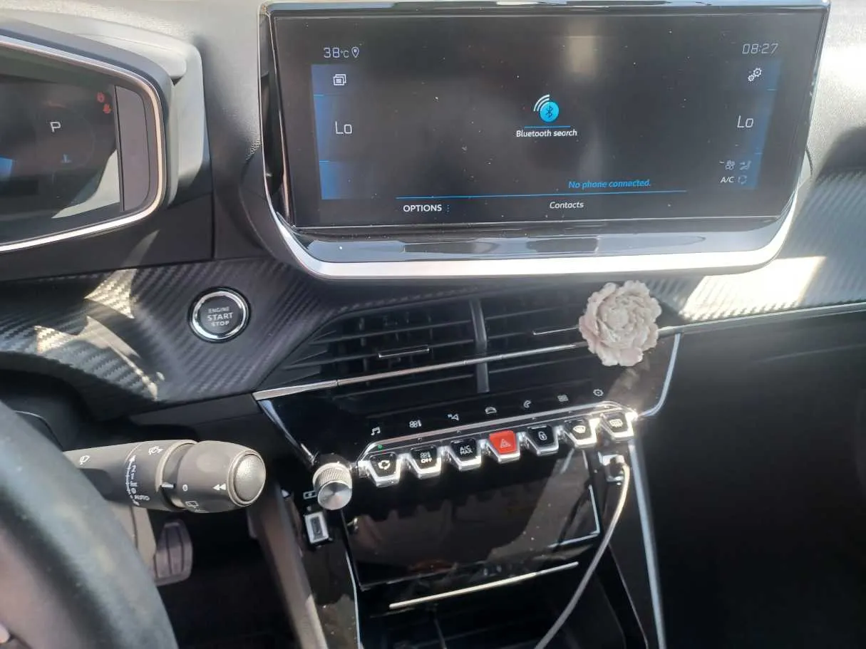 Car image 17