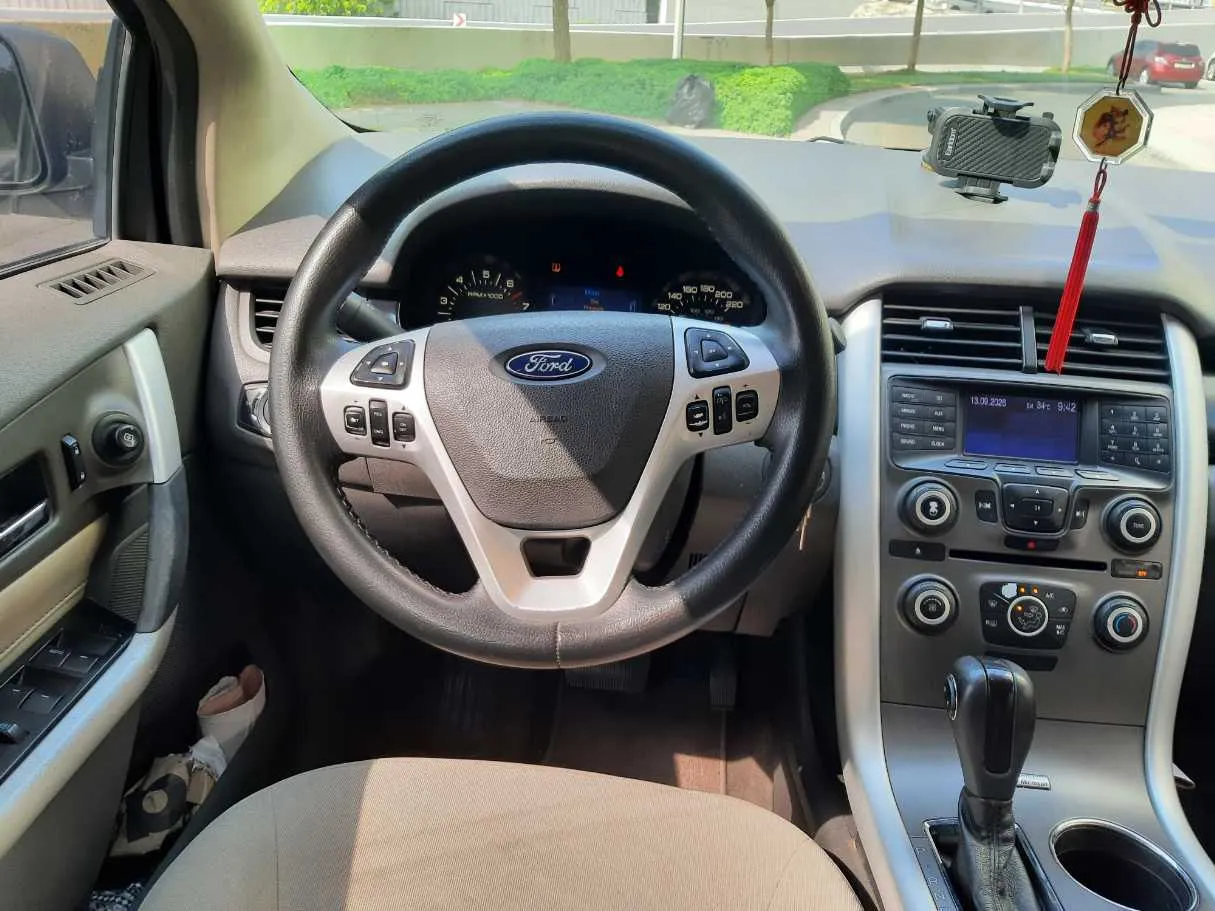 Car image 17