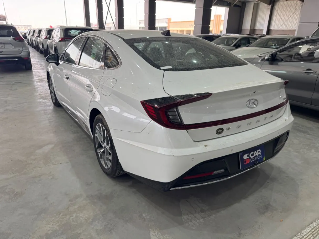 Car image 7