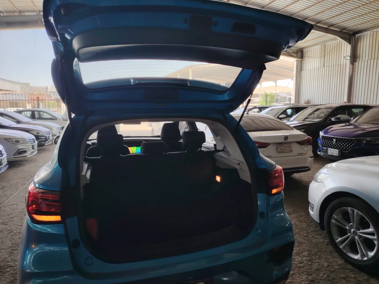 Car image 30