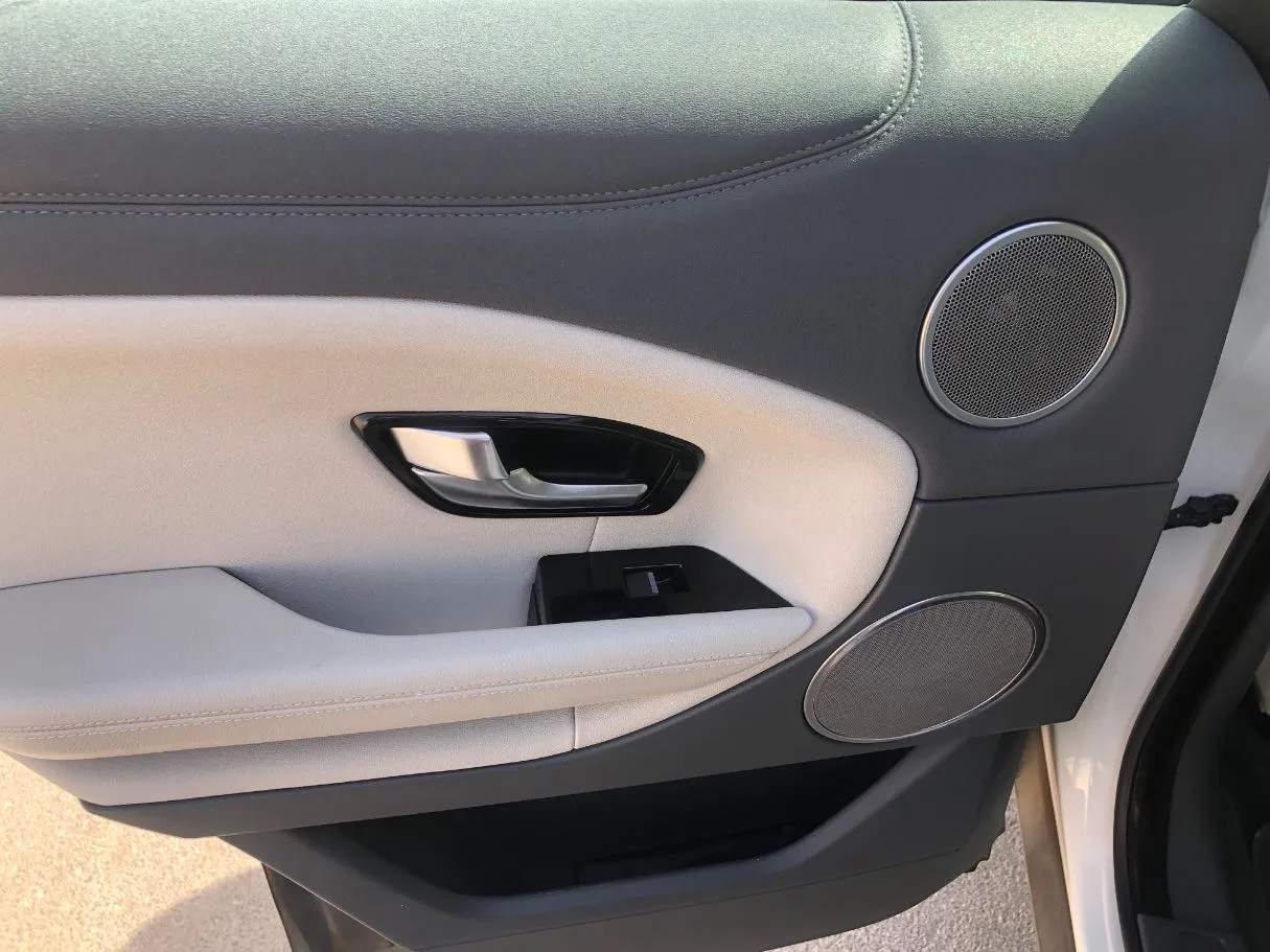 Car image 23