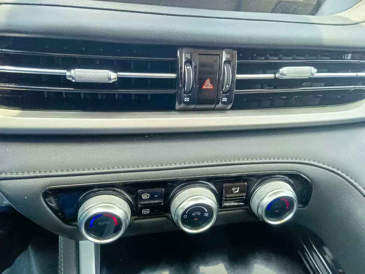 Car image 23