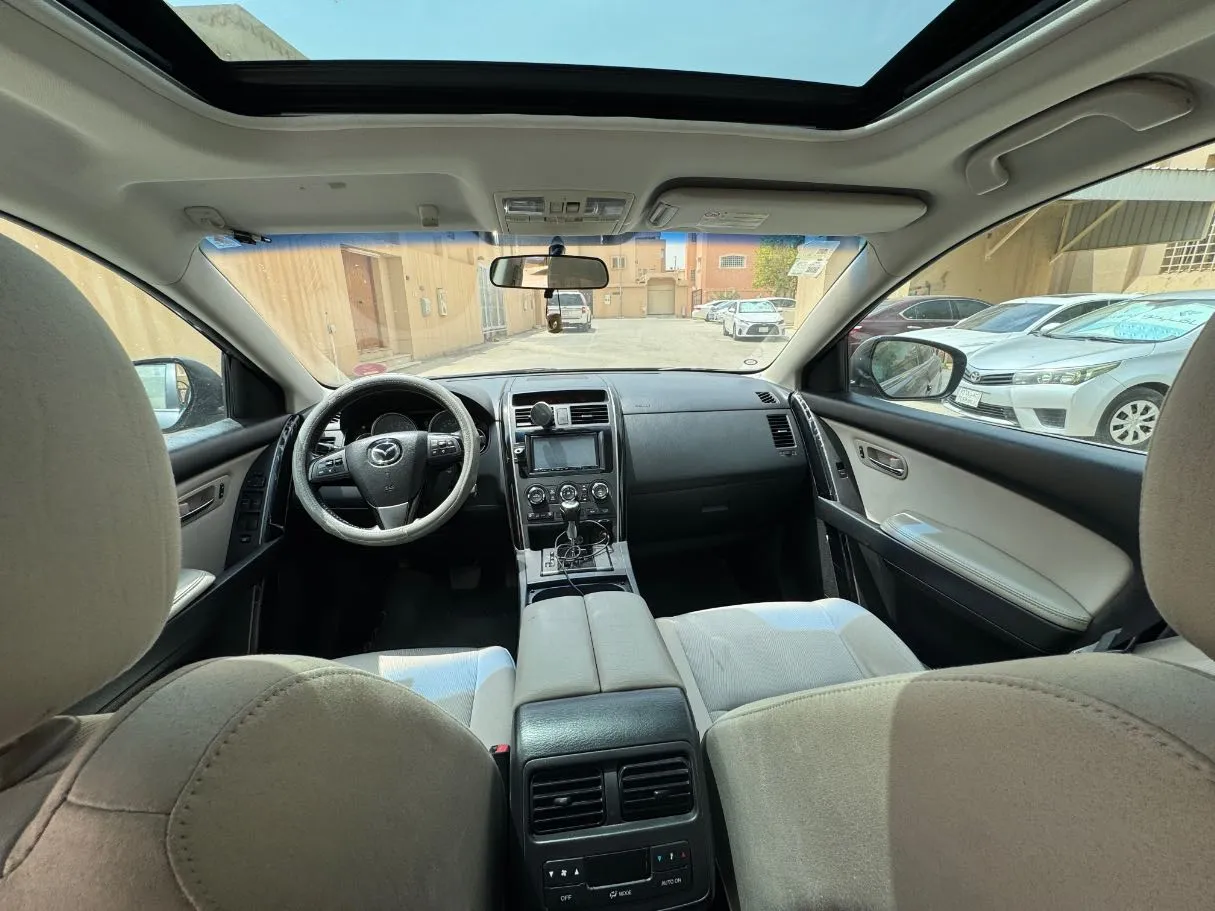 Car image 14
