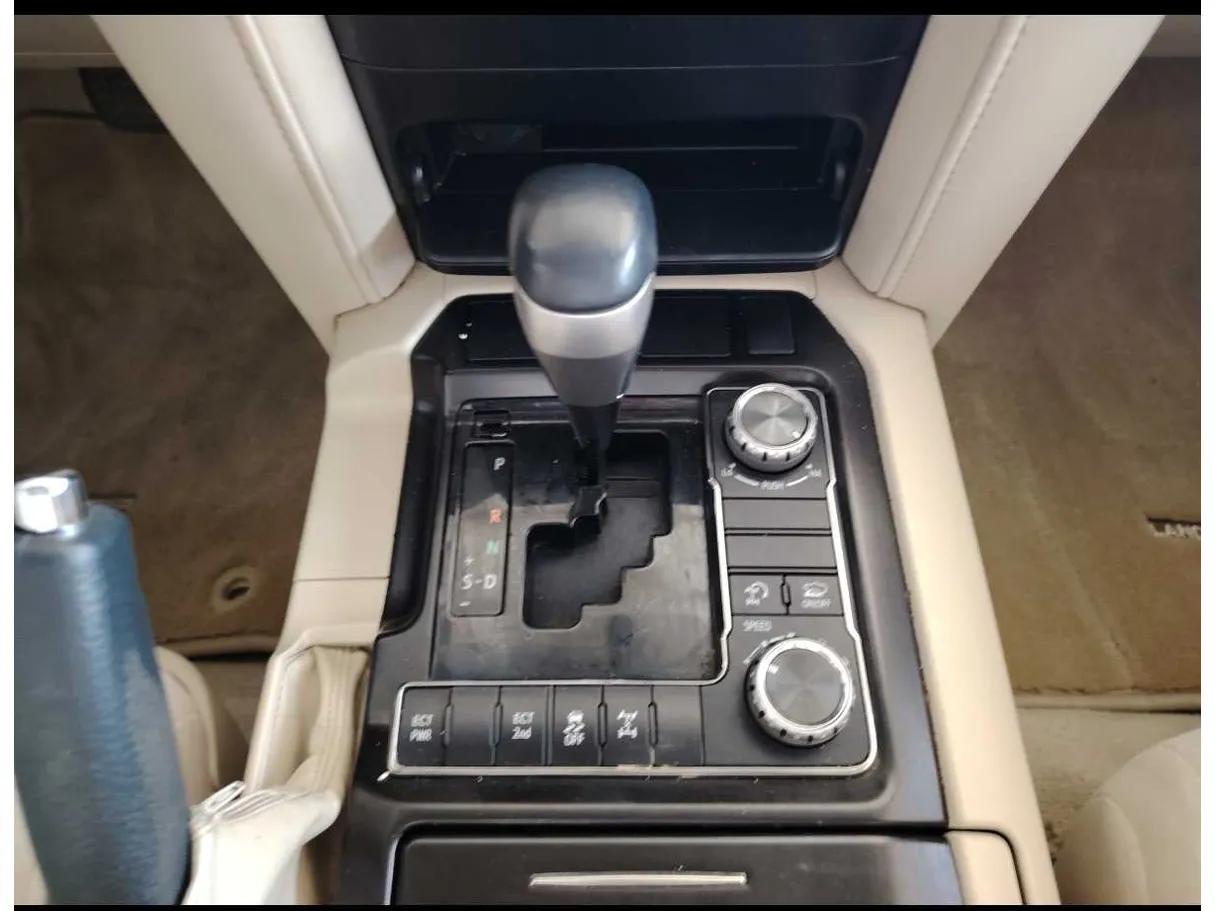 Car image 26