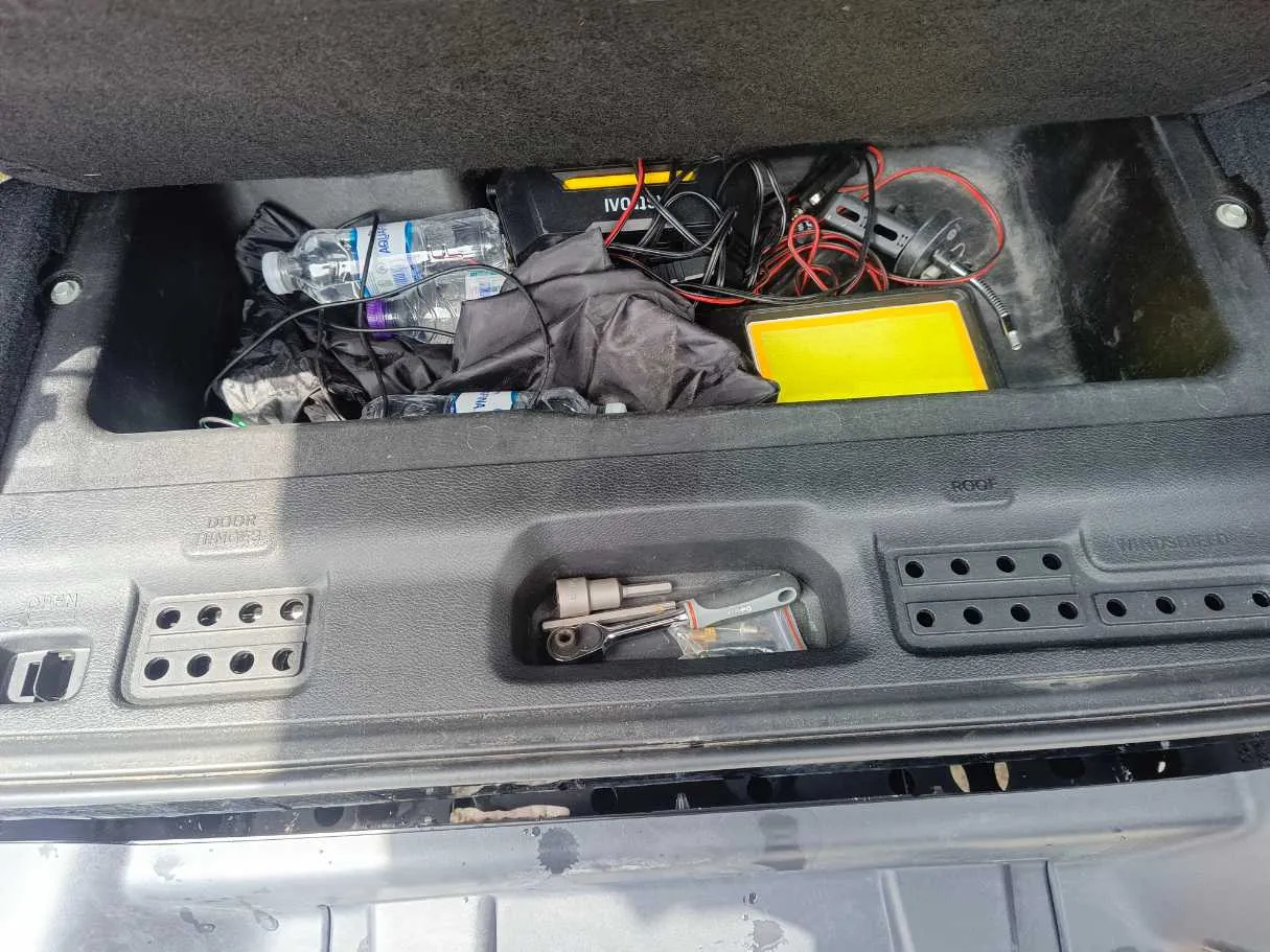 Car image 25