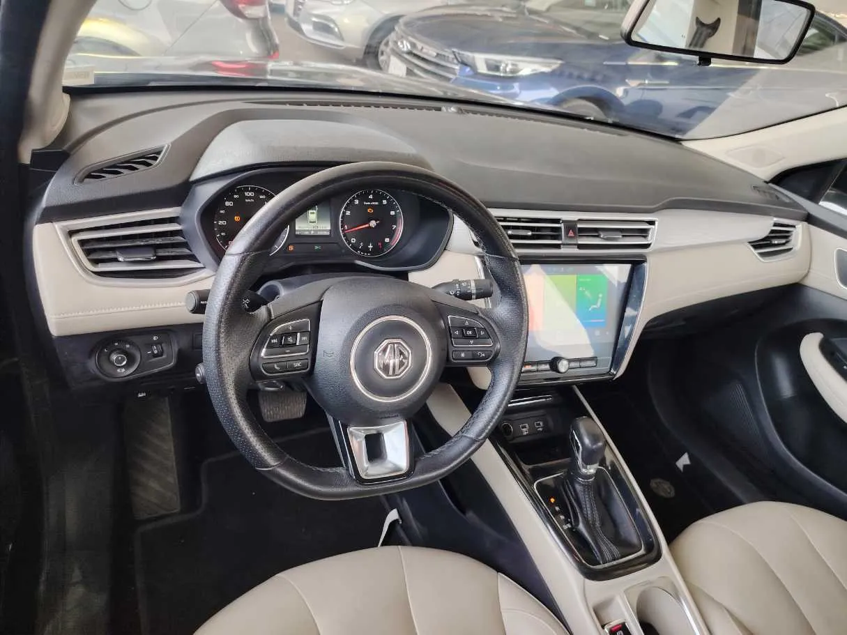 Car image 16