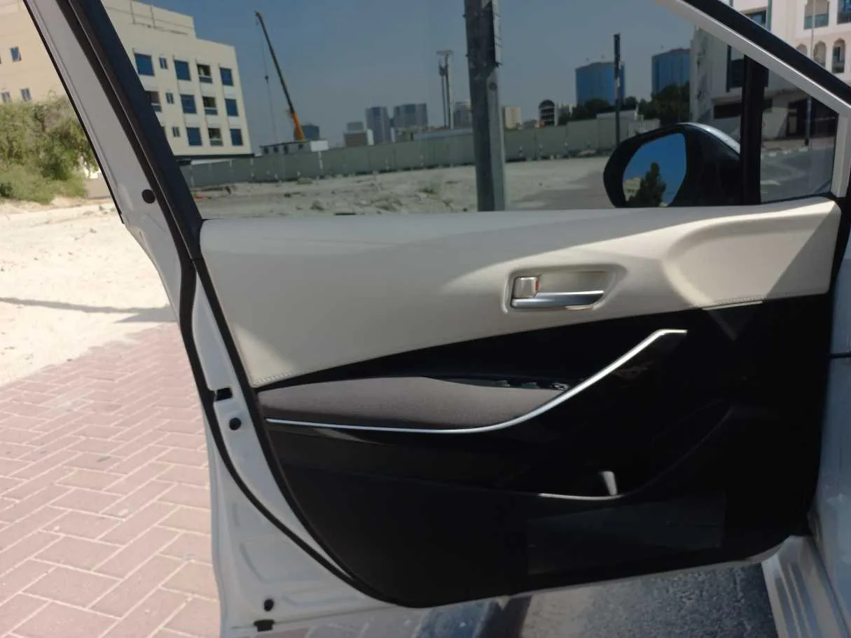 Car image 10