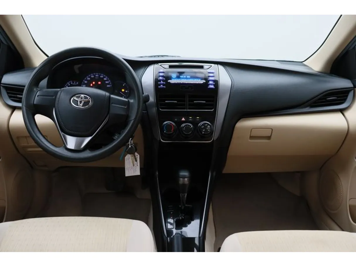Car image 14