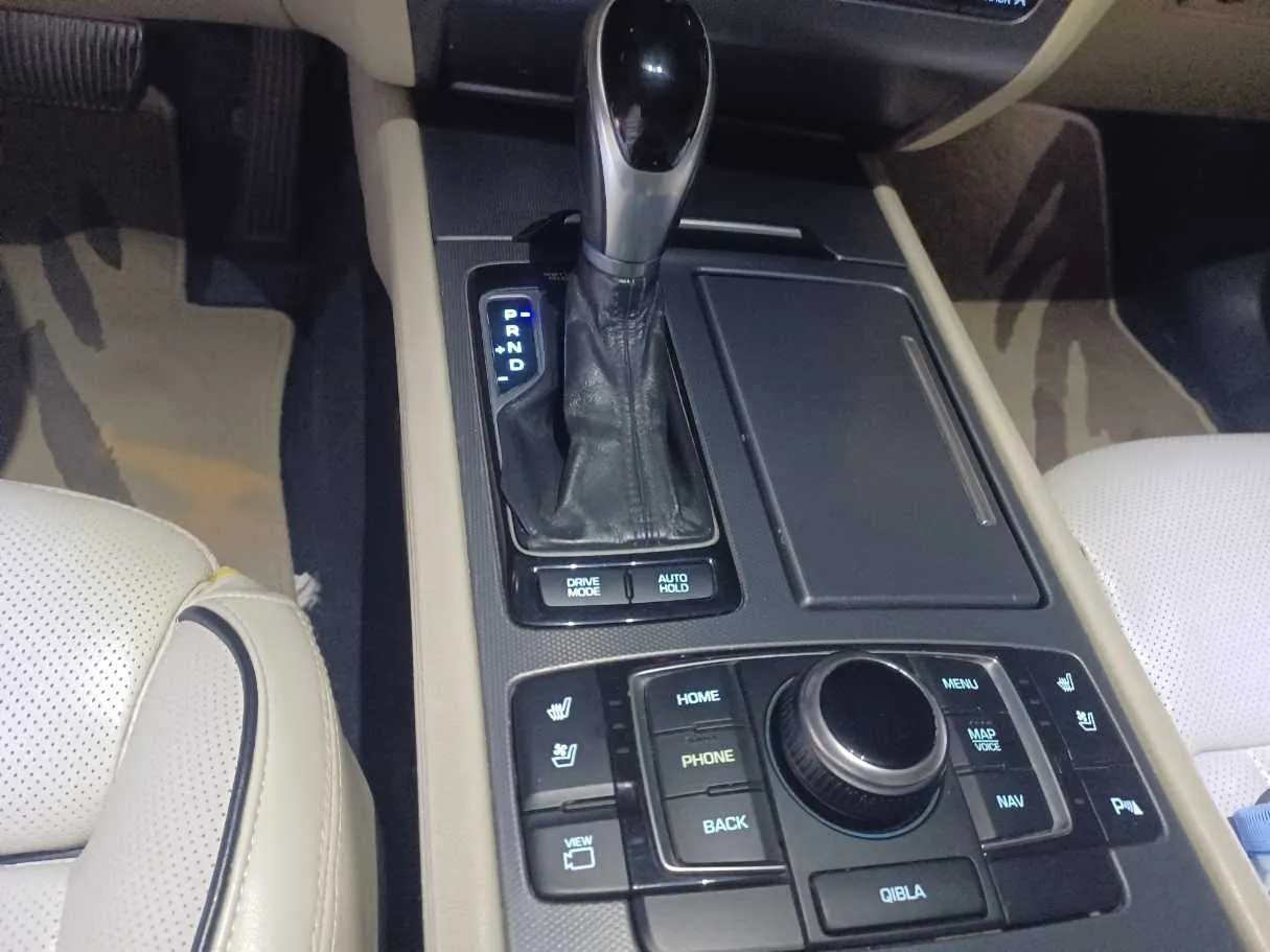 Car image 17
