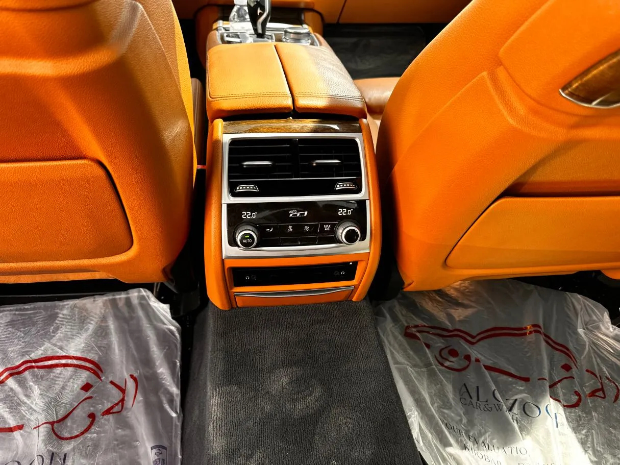 Car image 28