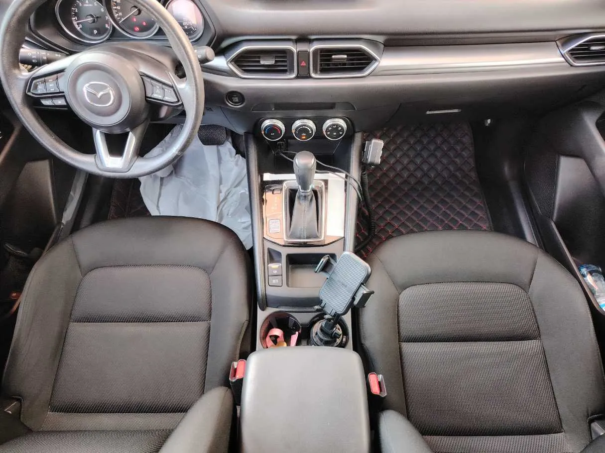 Car image 18