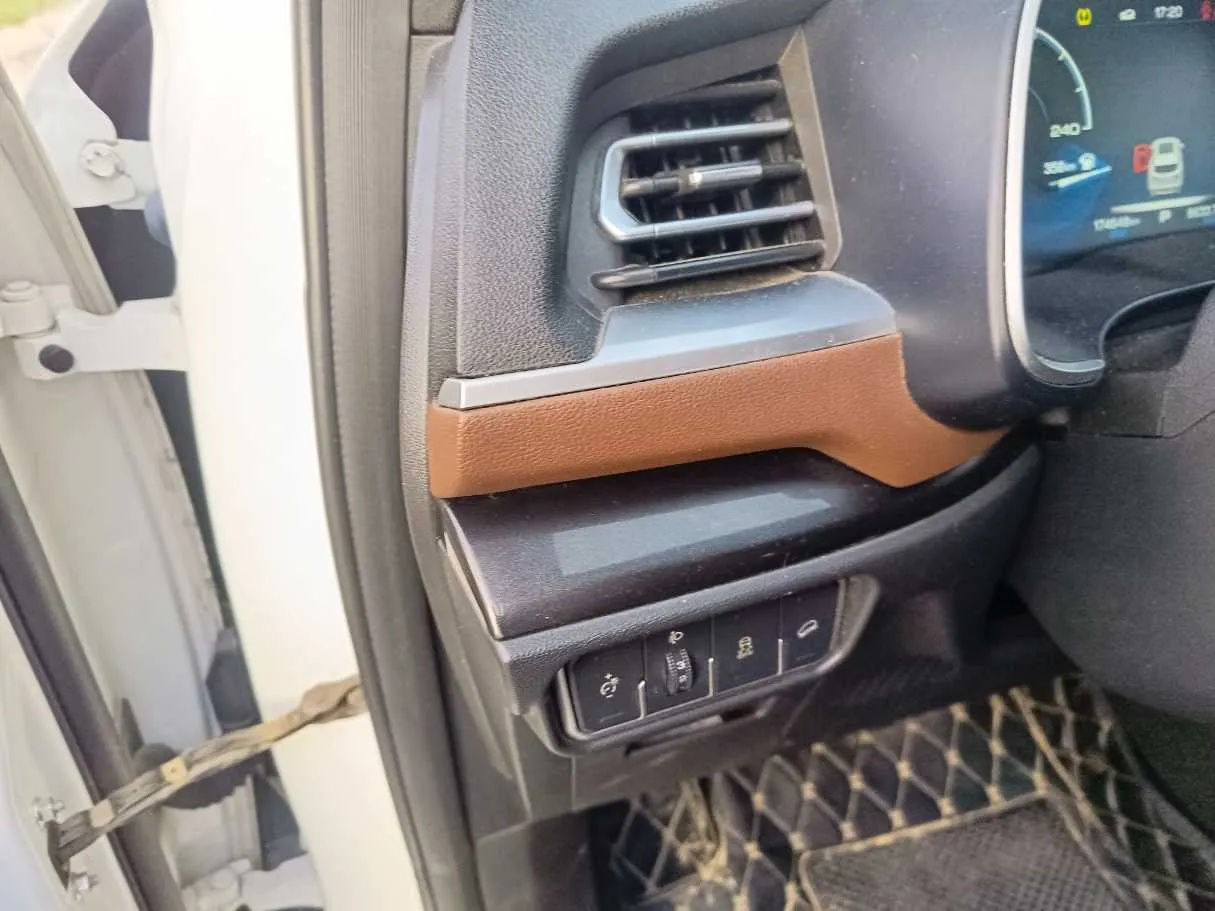 Car image 36