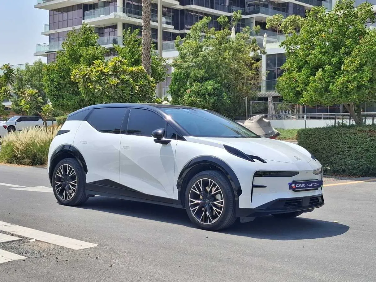 Car image 3