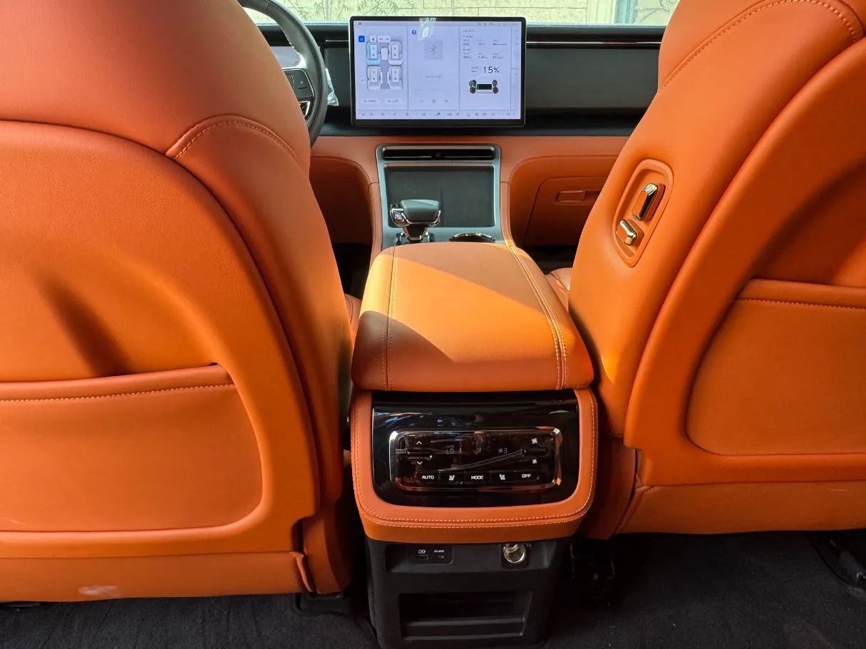 Car image 24