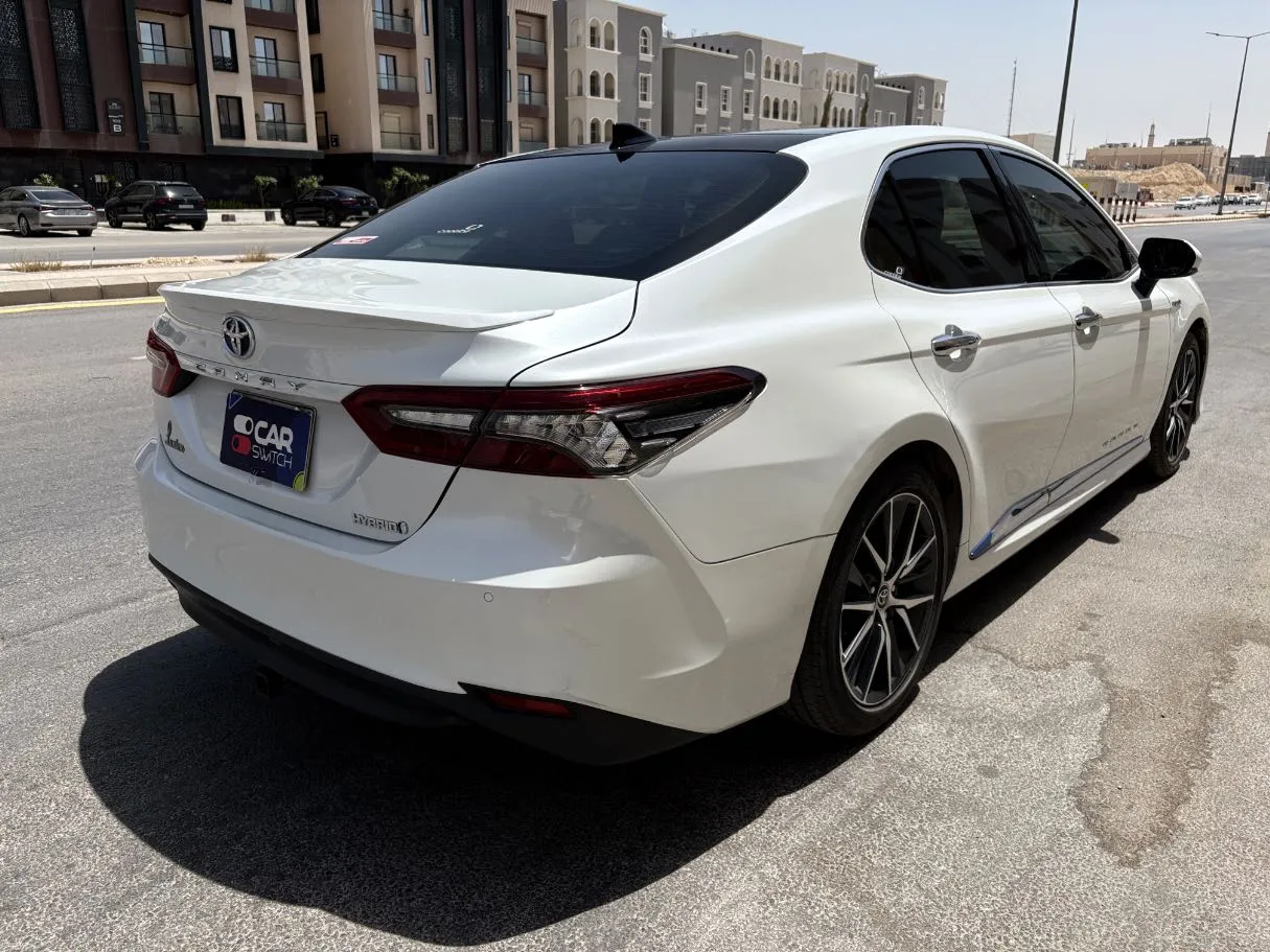 Car image 5