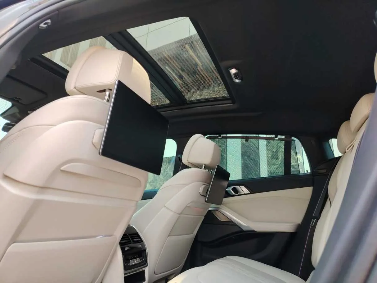 Car image 20