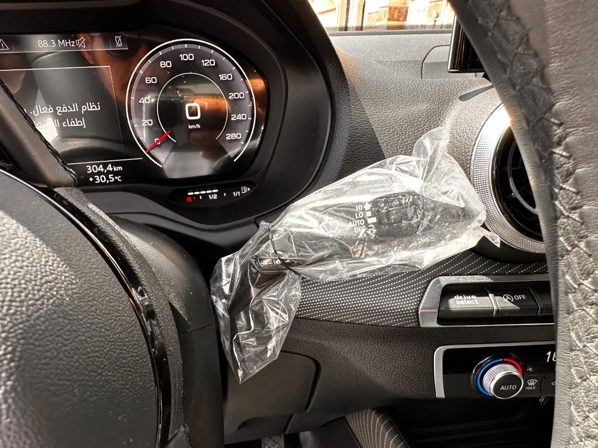 Car image 26