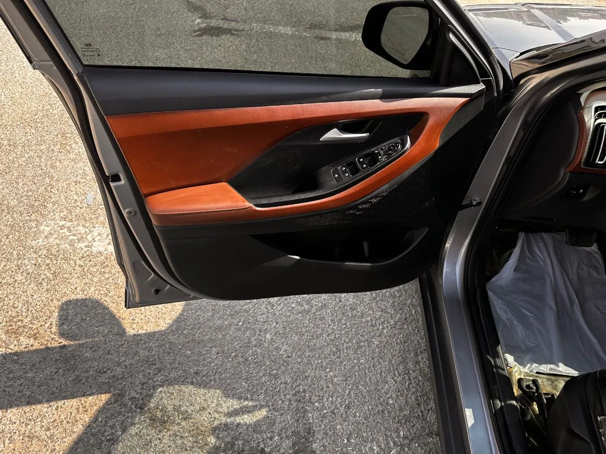Car image 10