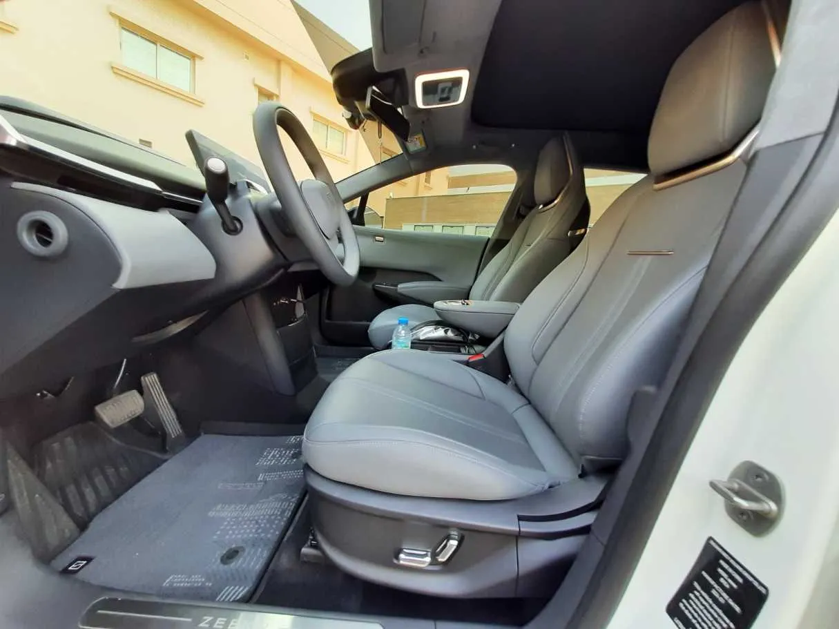 Car image 12