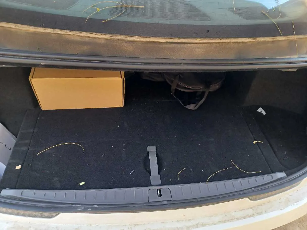 Car image 20