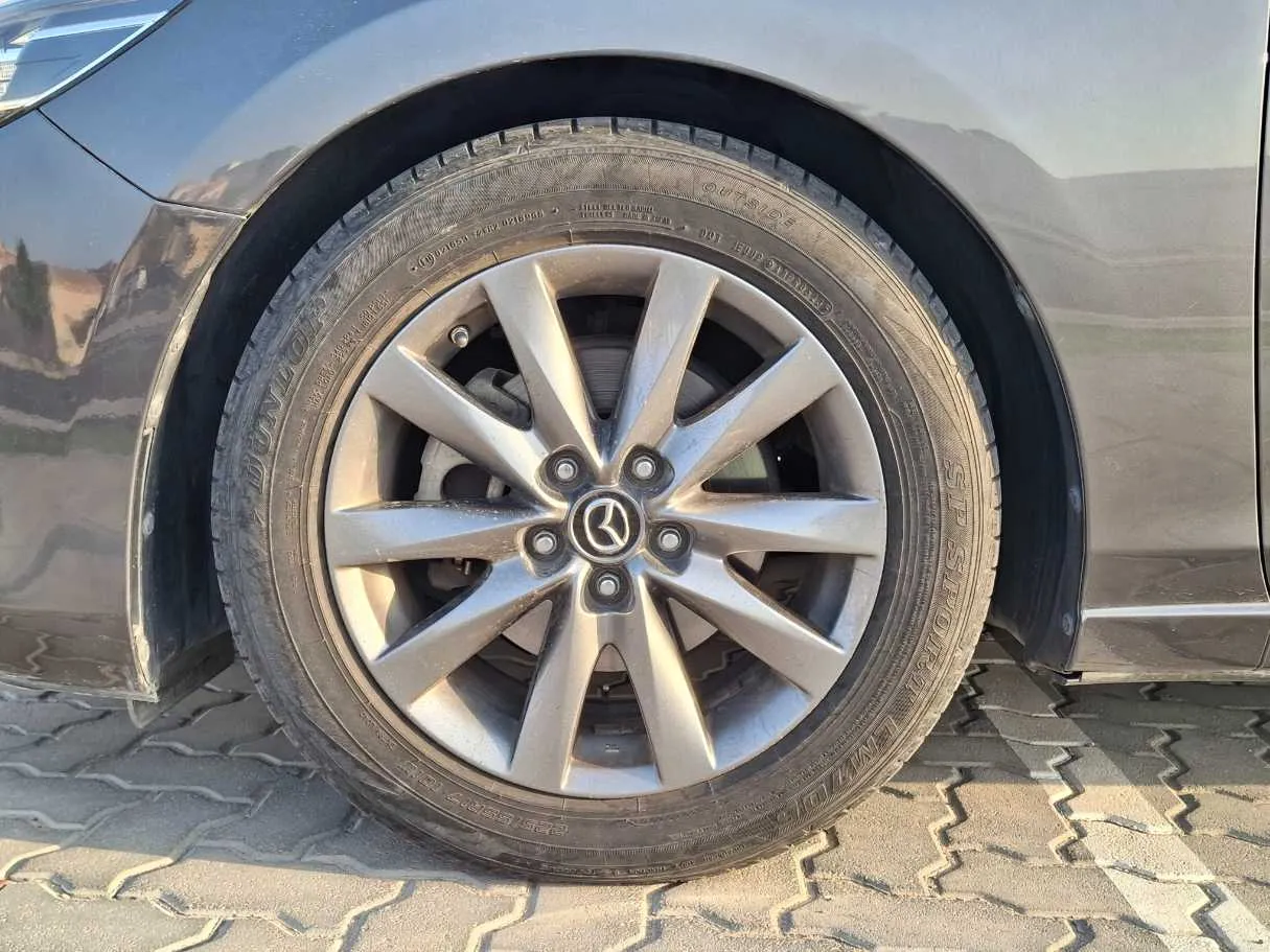Car image 9