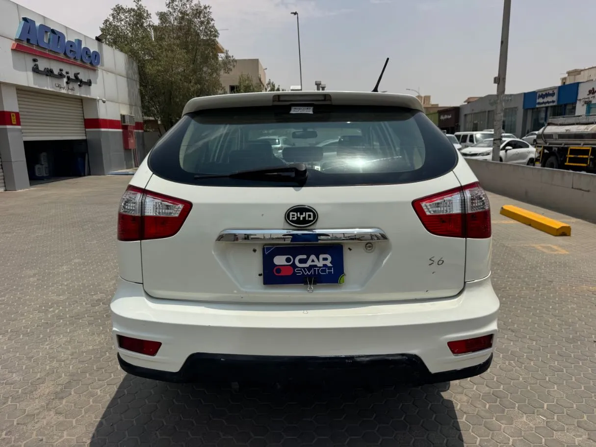 Car image 6