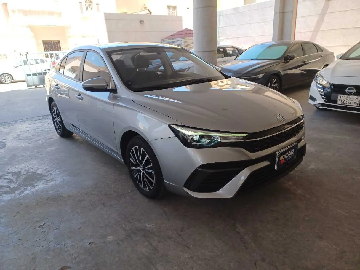 Car image 3
