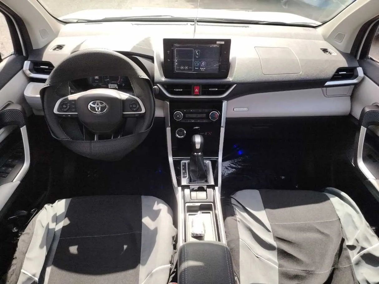 Car image 22