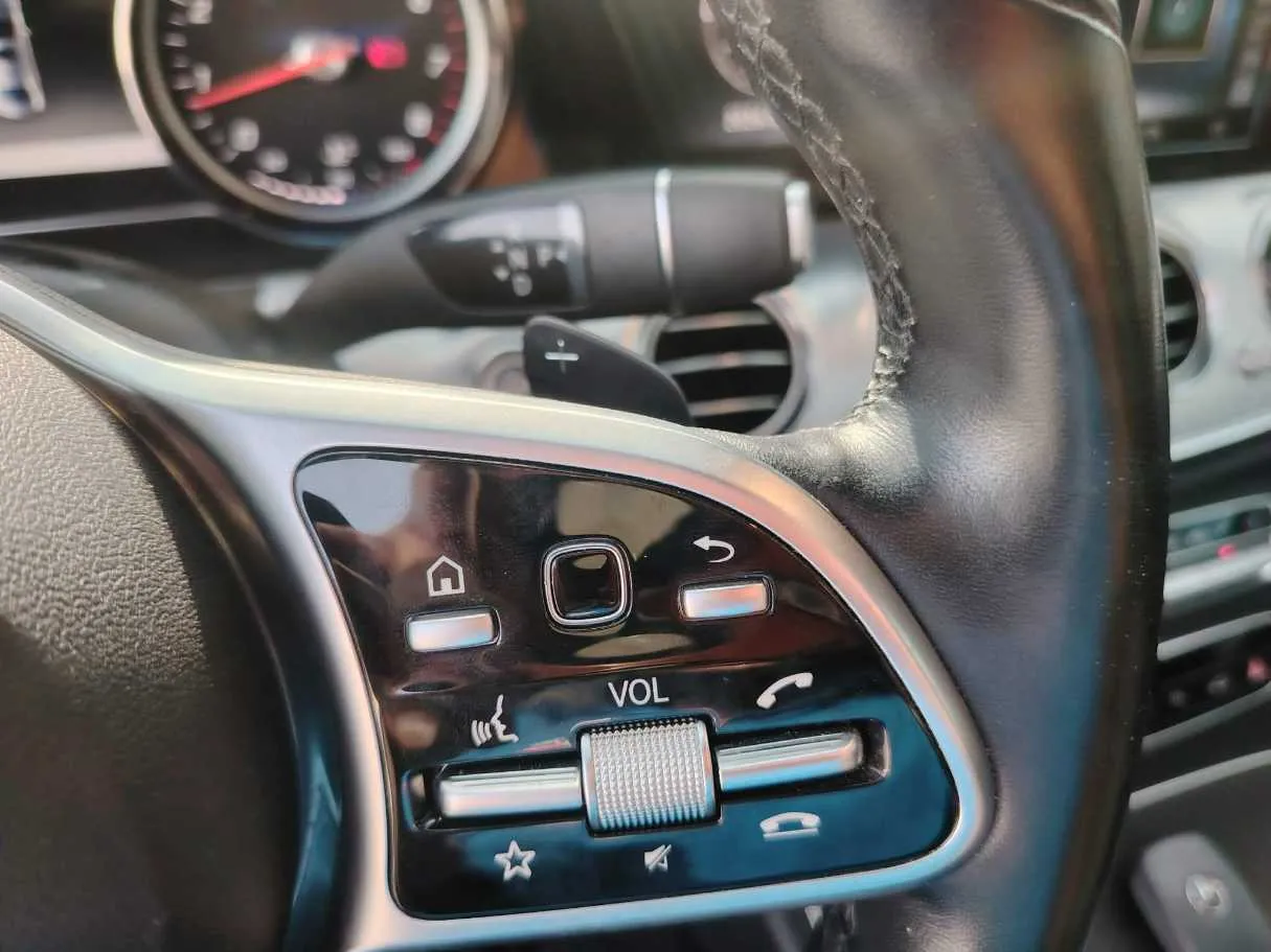 Car image 37