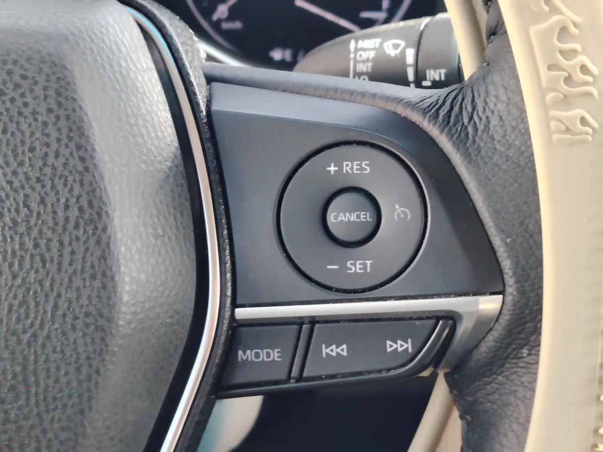 Car image 30