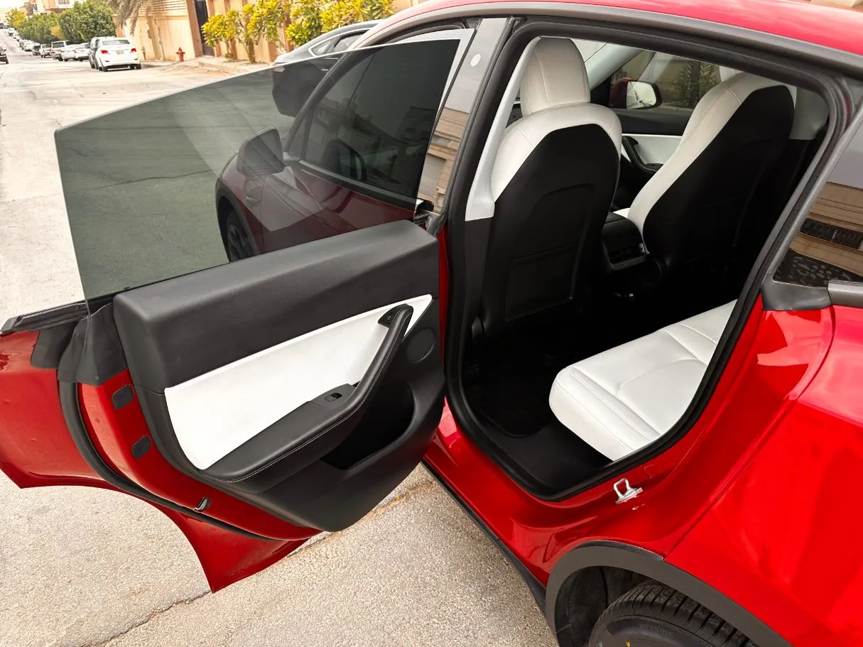 Car image 13