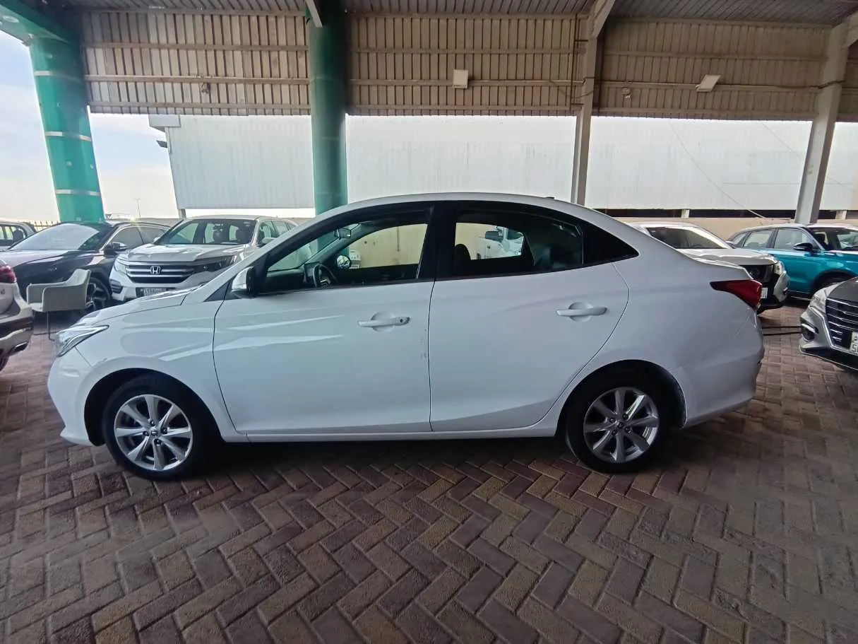Car image 8