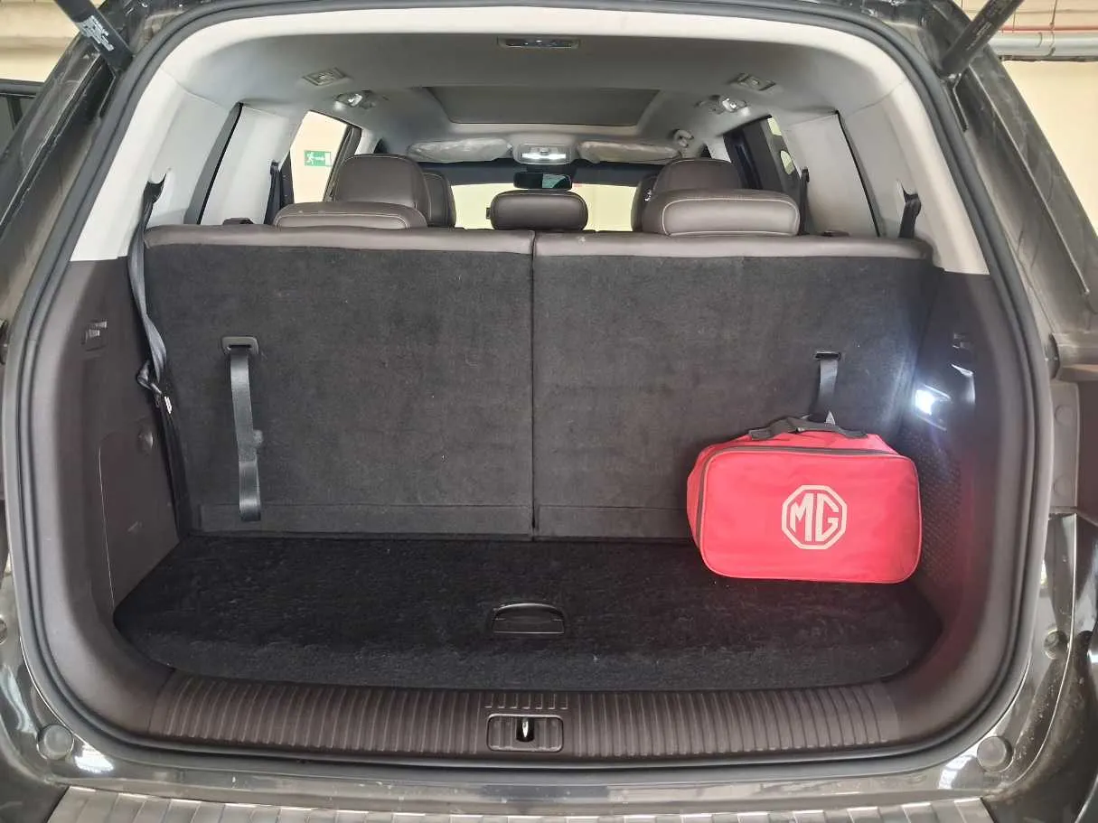 Car image 19