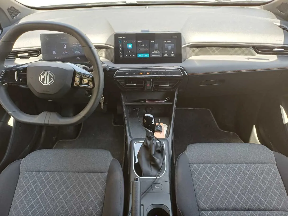 Car image 16